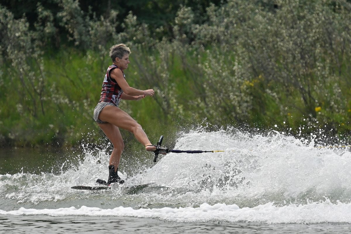 A skier kicking up spray on a slalom pass